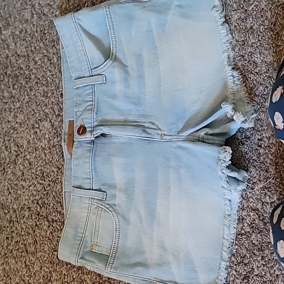 STUNNING JOES LIGHT WASH TAKARA JEAN SHORTS - Picture 4 of 11